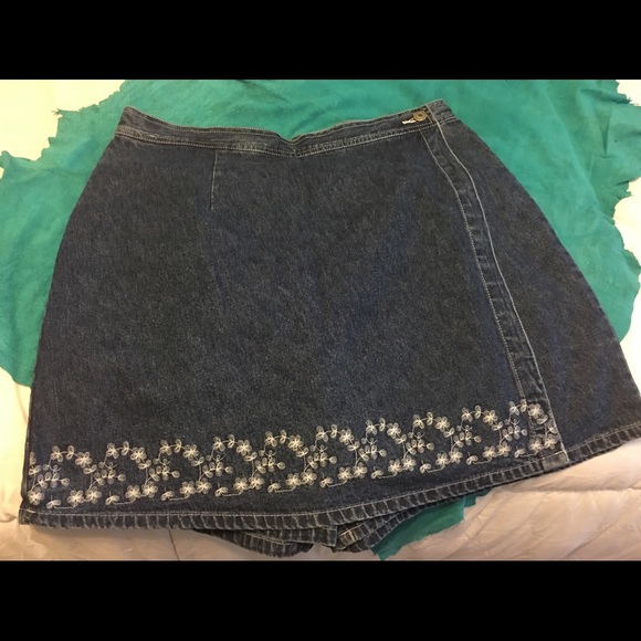 Venezia Pants - Venezia Embroidered Denim Skort